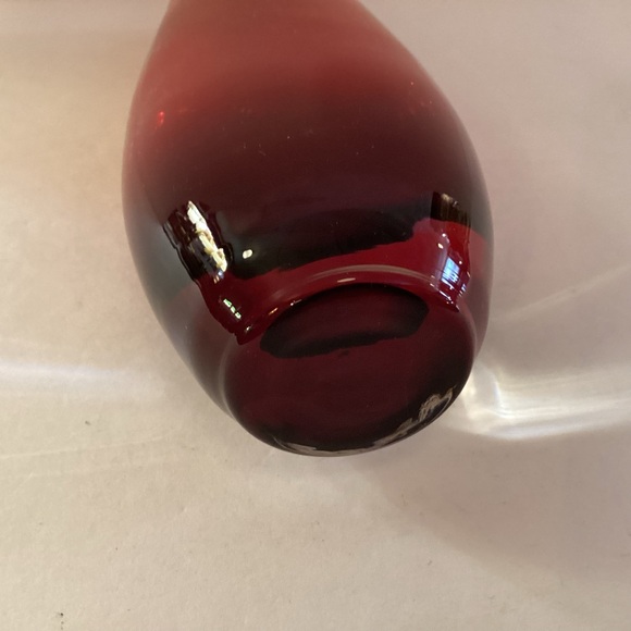 Ruby red vase clear heavy bottom 8 1/2” - Picture 6 of 8